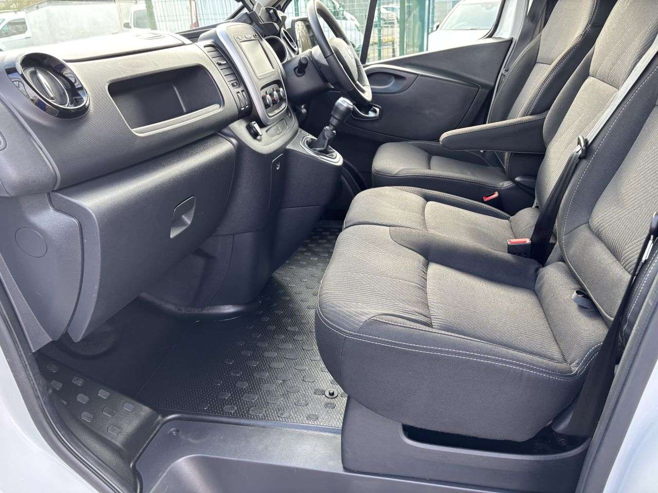 2021 NISSAN NV300 2021 NISSAN NV300