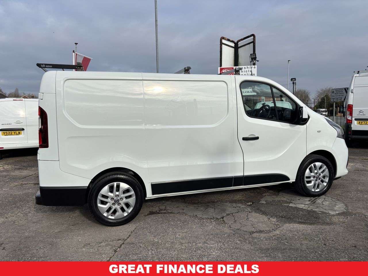 2021 NISSAN NV300 2021 NISSAN NV300