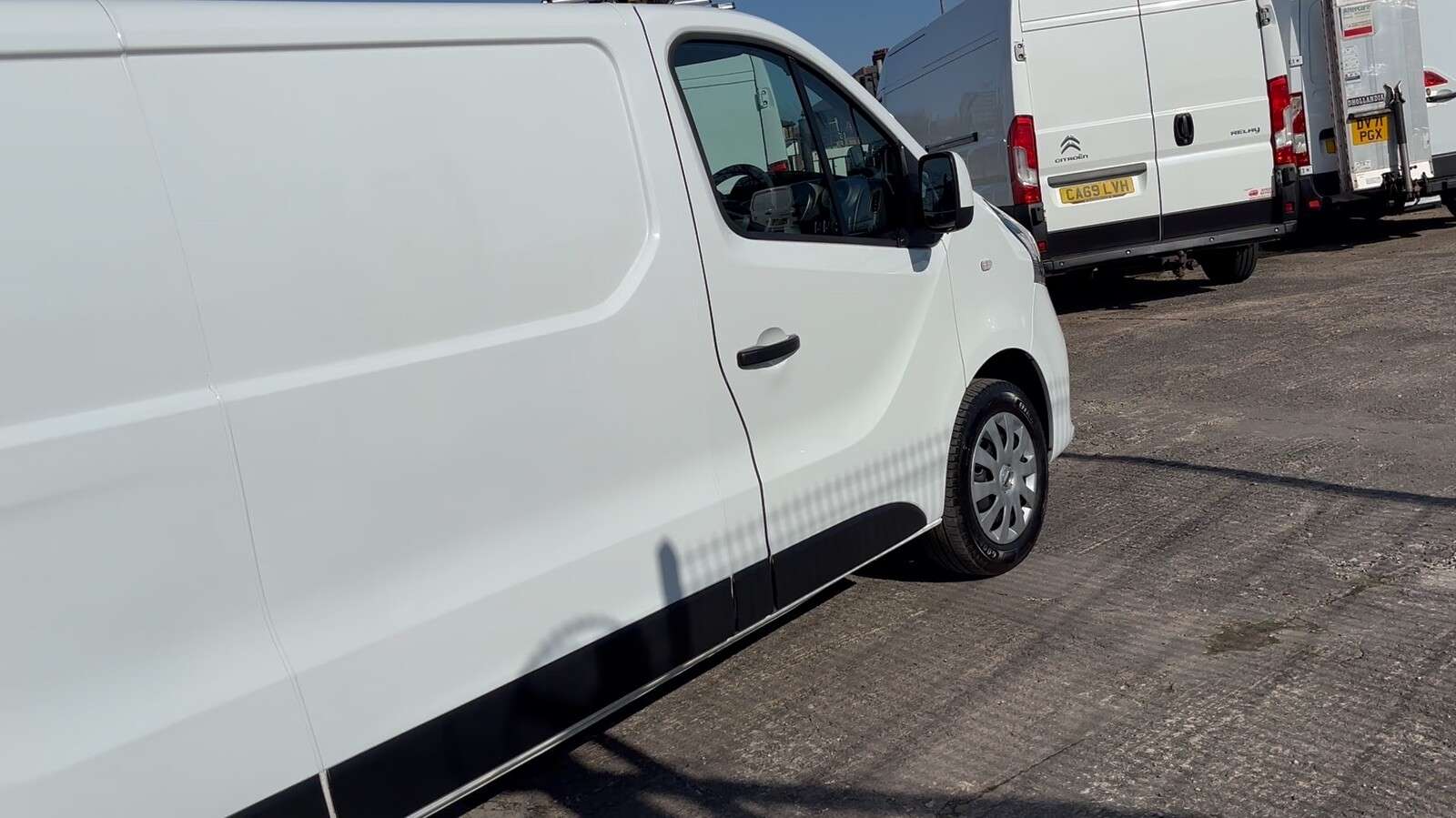 2021 NISSAN NV300 2021 NISSAN NV300
