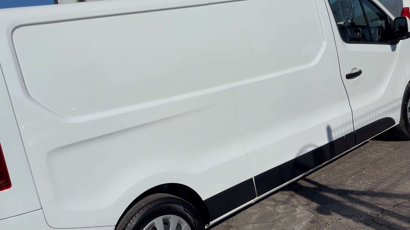 2021 NISSAN NV300 2021 NISSAN NV300