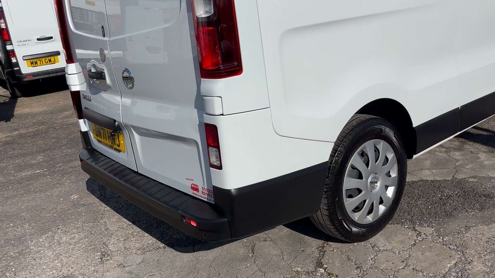 2021 NISSAN NV300 2021 NISSAN NV300
