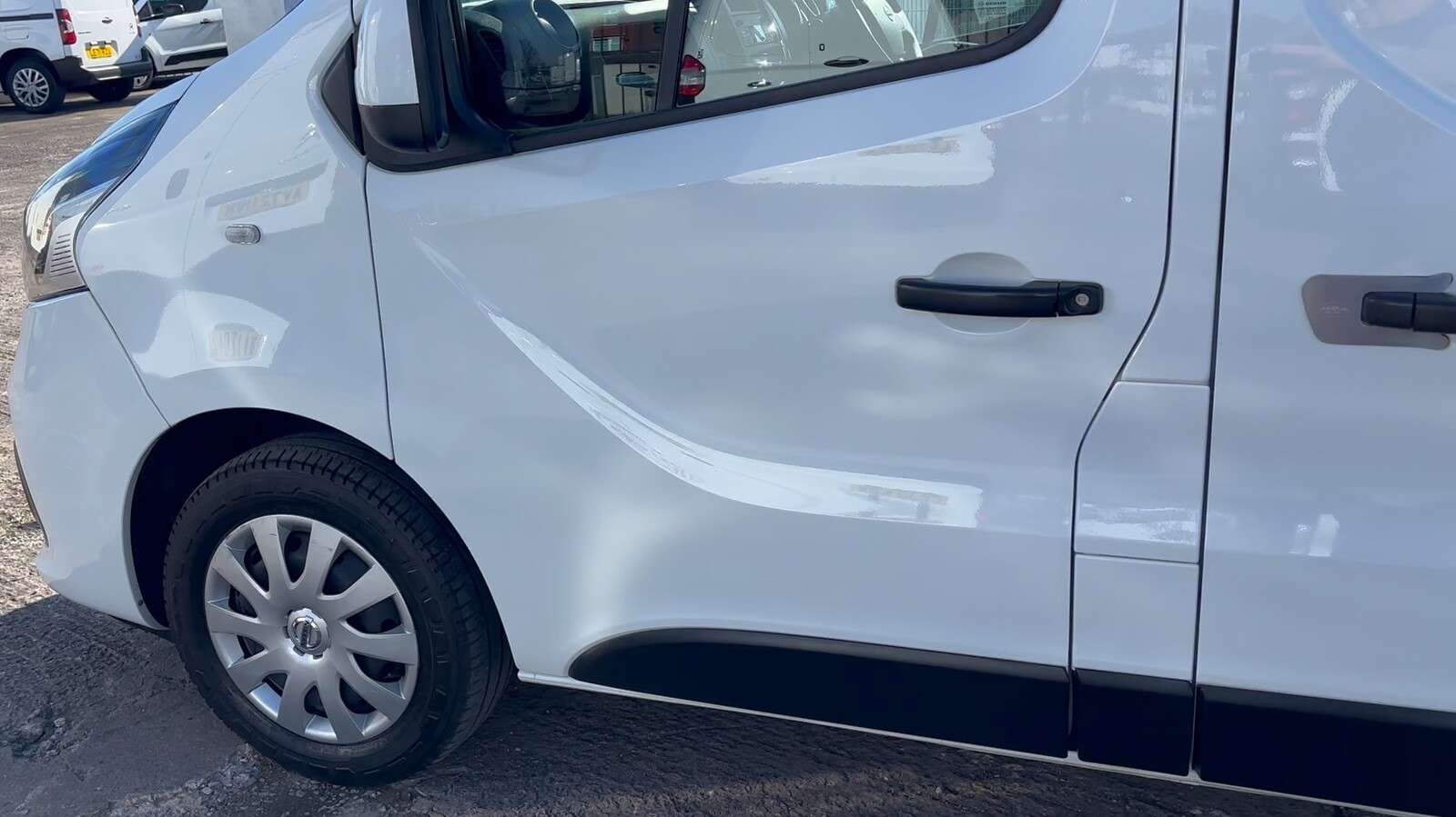 2021 NISSAN NV300 2021 NISSAN NV300