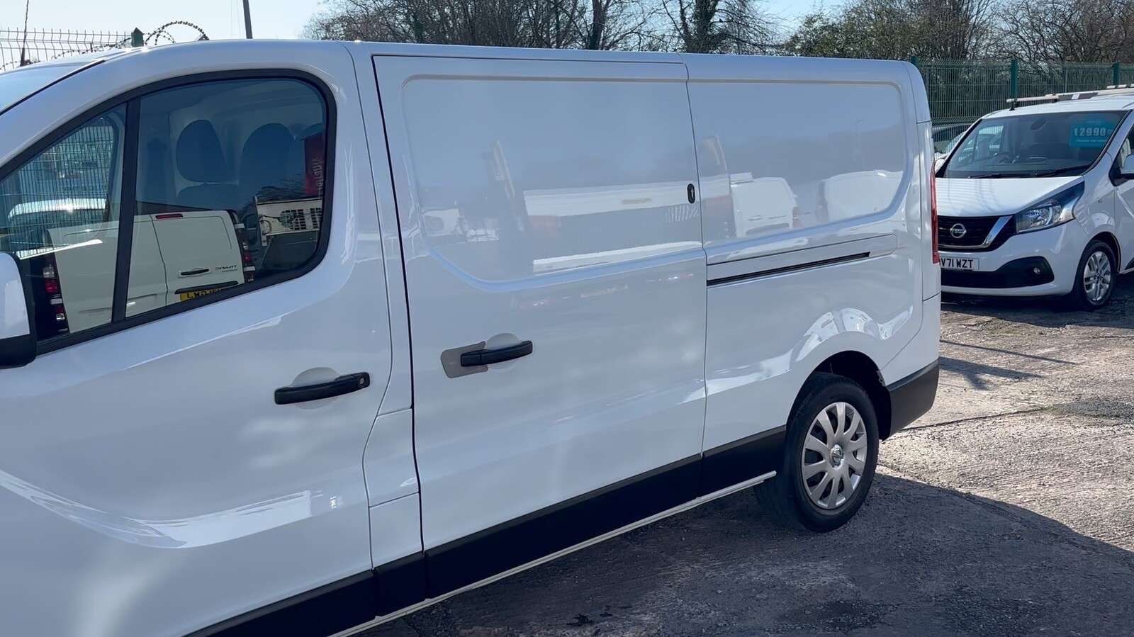 2021 NISSAN NV300 2021 NISSAN NV300