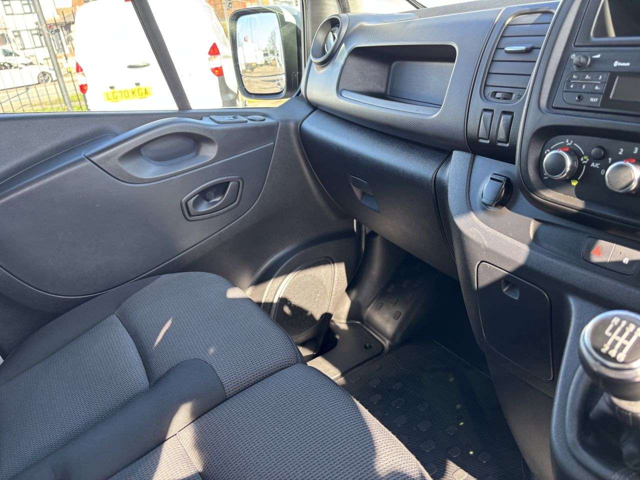 2021 NISSAN NV300 2021 NISSAN NV300