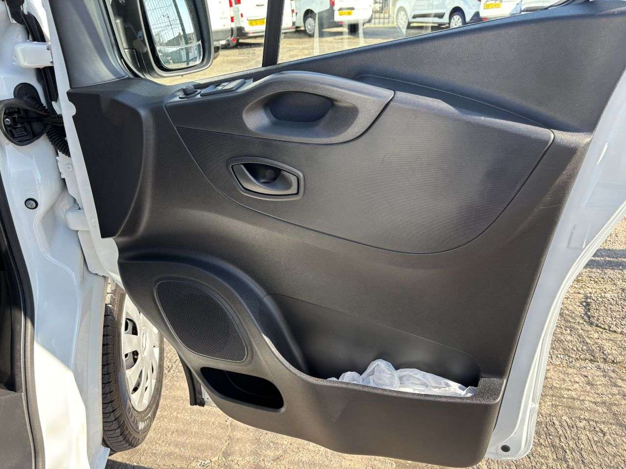 2021 NISSAN NV300 2021 NISSAN NV300