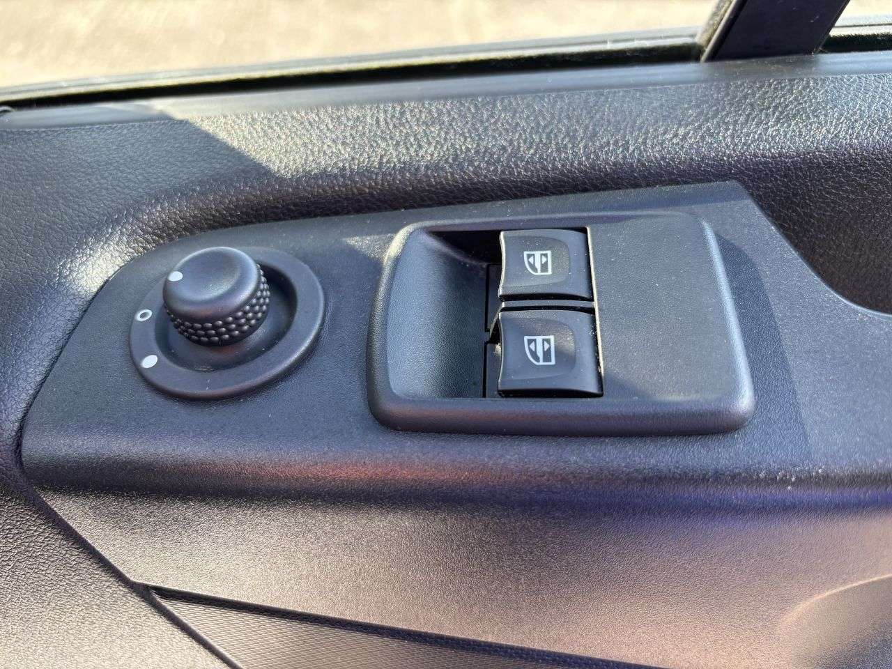 2021 NISSAN NV300 2021 NISSAN NV300