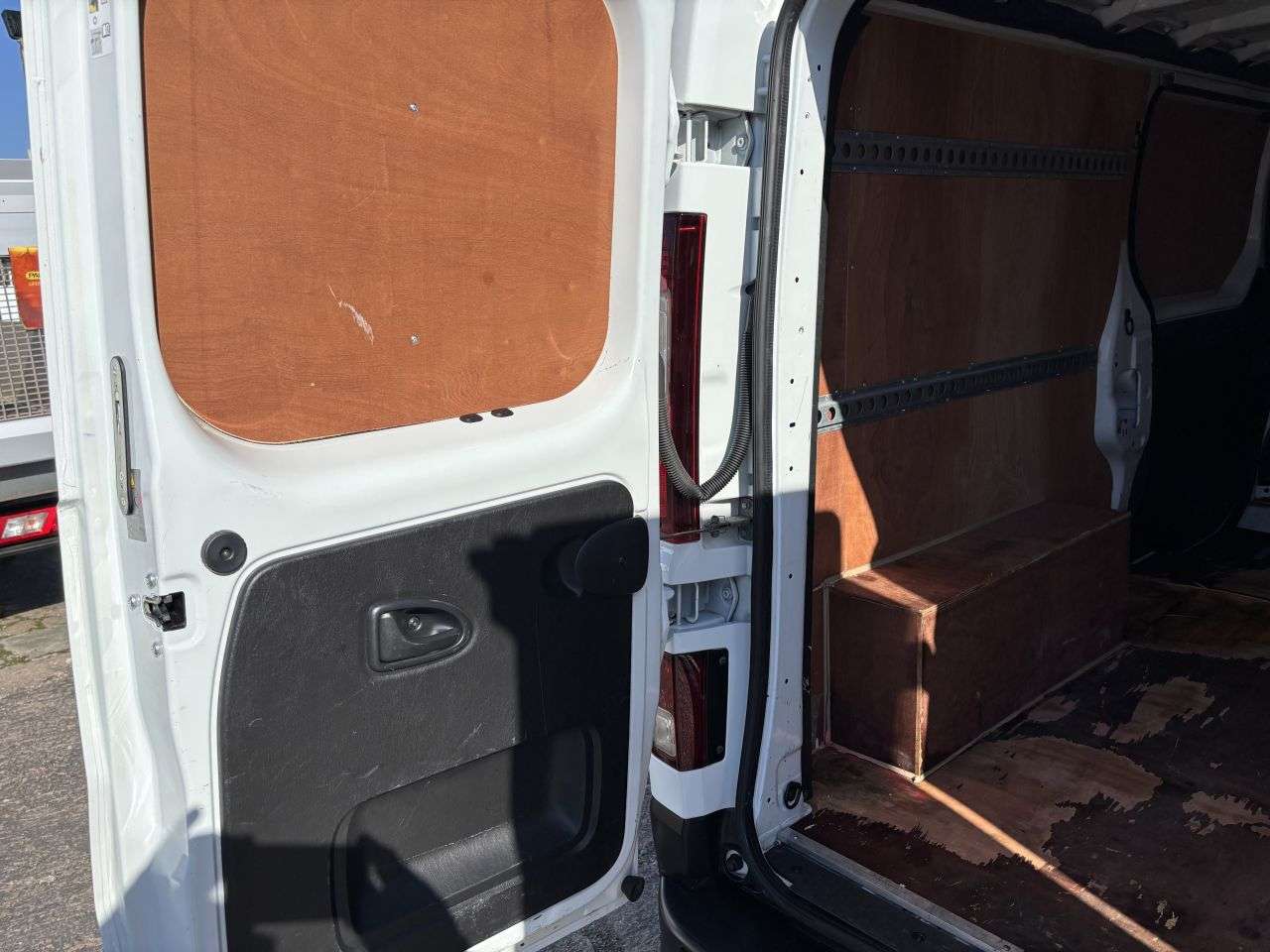2021 NISSAN NV300 2021 NISSAN NV300