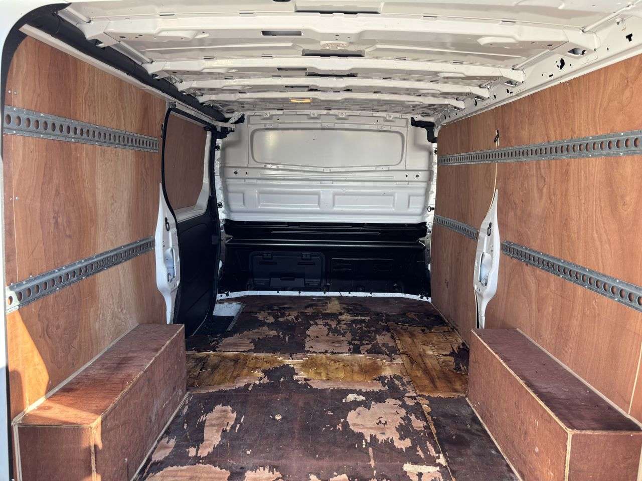 2021 NISSAN NV300 2021 NISSAN NV300