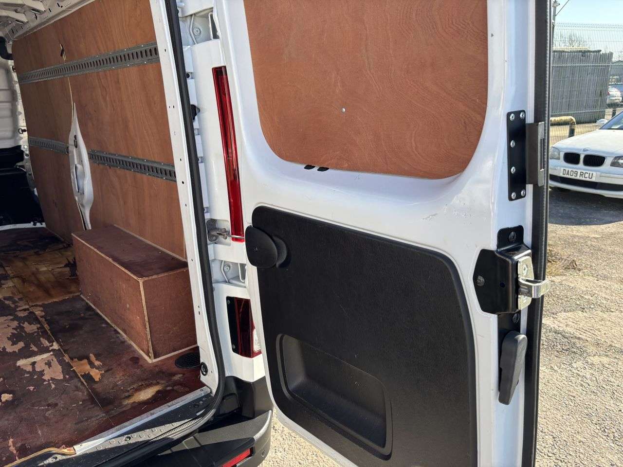 2021 NISSAN NV300 2021 NISSAN NV300