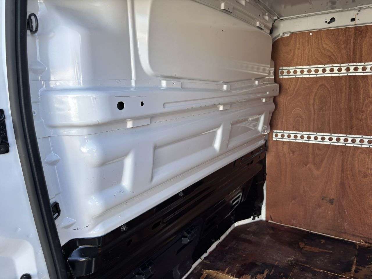 2021 NISSAN NV300 2021 NISSAN NV300