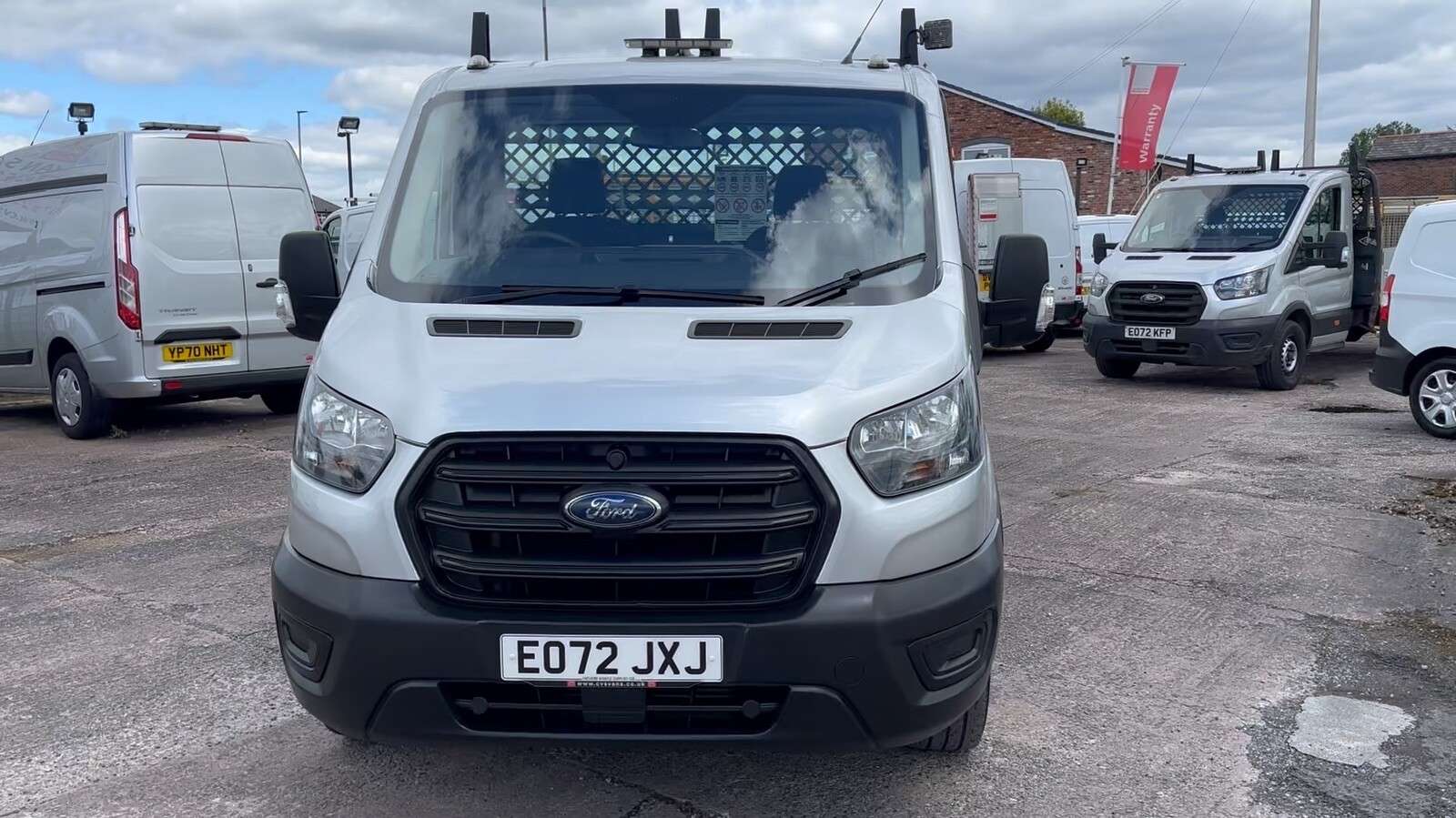 A 2022 FORD TRANSIT 2.0 350 EcoBlue HD Leader Dropside Truck 2dr Diesel Manual RWD L4 Euro 6 (s A 2022 FORD TRANSIT 2.0 350 EcoBlue HD Leader Dropside Truck 2dr Diesel Manual RWD L4 Euro 6 (s