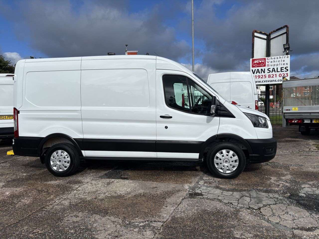 A 2022 FORD TRANSIT 2.0 350 EcoBlue Leader Panel Van 5dr Diesel Manual FWD L2 H2 Euro 6 (s/s) ( A 2022 FORD TRANSIT 2.0 350 EcoBlue Leader Panel Van 5dr Diesel Manual FWD L2 H2 Euro 6 (s/s) (