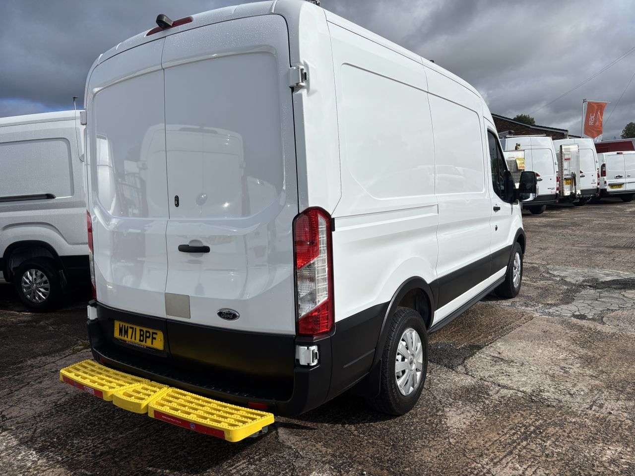 A 2022 FORD TRANSIT 2.0 350 EcoBlue Leader Panel Van 5dr Diesel Manual FWD L2 H2 Euro 6 (s/s) ( A 2022 FORD TRANSIT 2.0 350 EcoBlue Leader Panel Van 5dr Diesel Manual FWD L2 H2 Euro 6 (s/s) (
