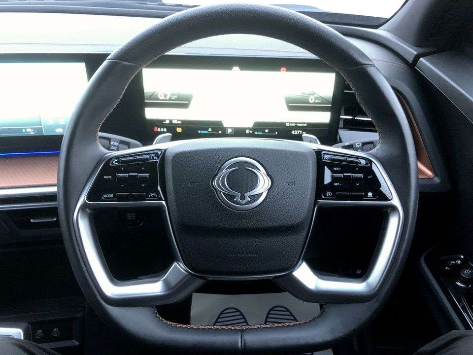 2024 KGM TORRES 2024 KGM TORRES