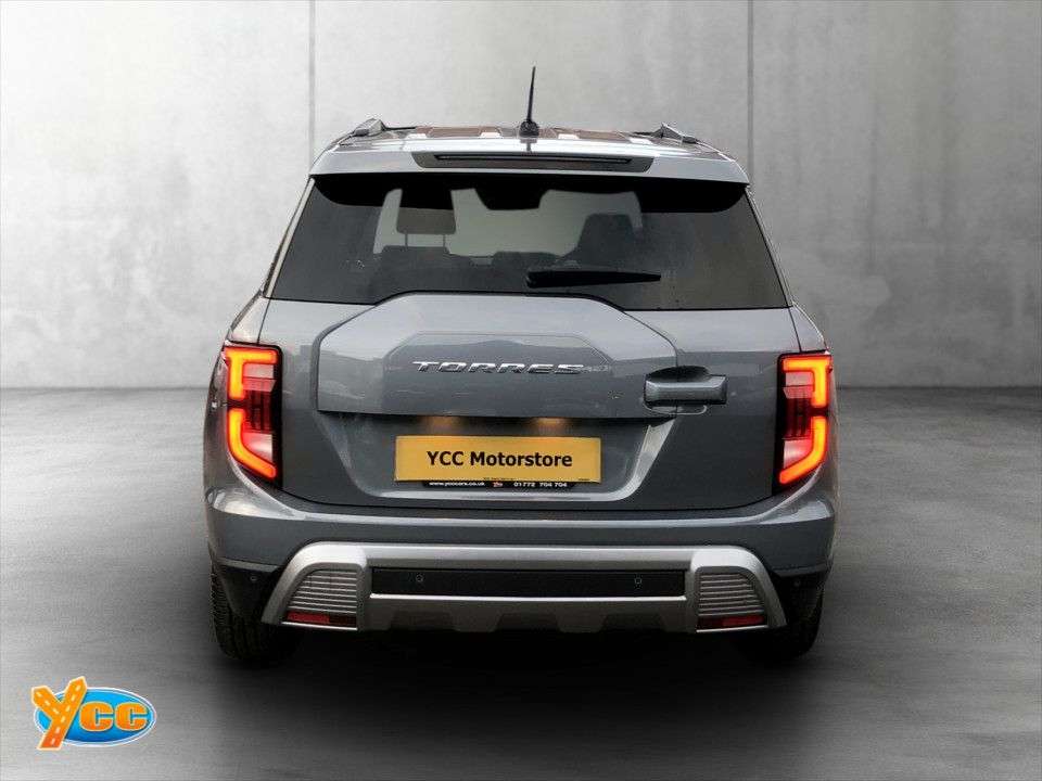 2024 KGM TORRES 2024 KGM TORRES