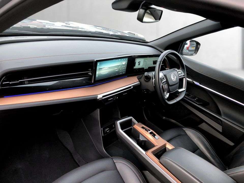 2024 KGM TORRES 2024 KGM TORRES