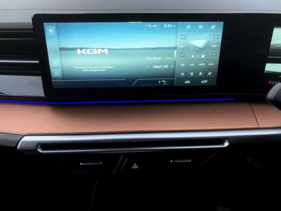 2024 KGM TORRES 2024 KGM TORRES