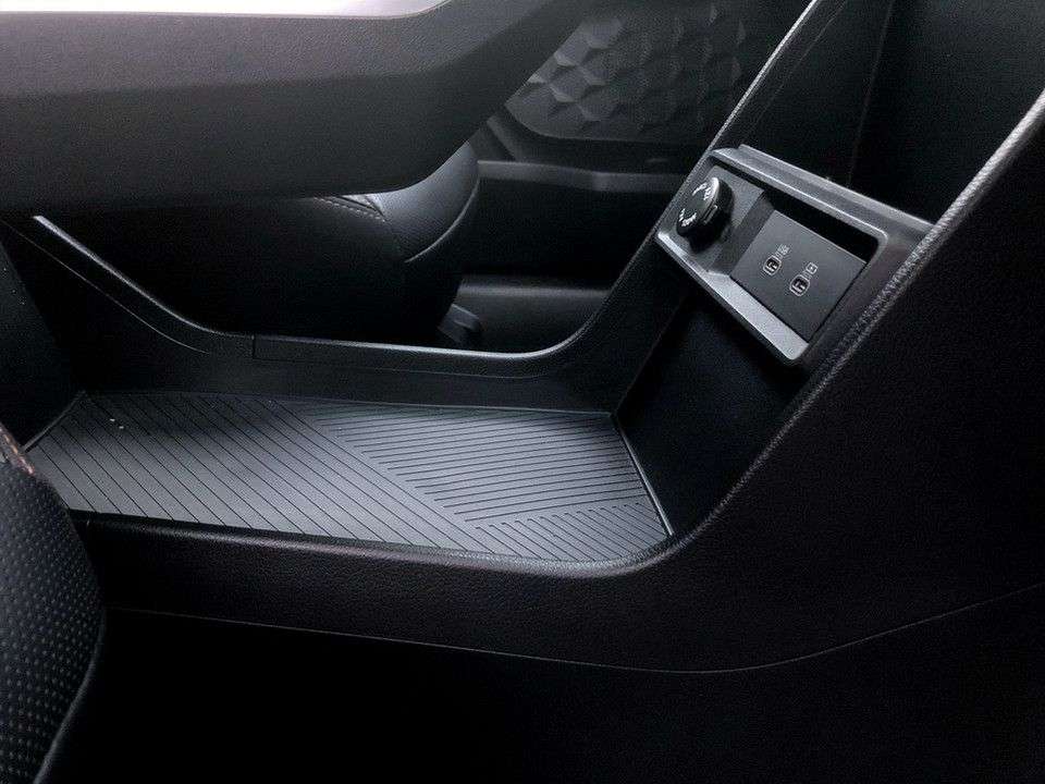 2024 KGM TORRES 2024 KGM TORRES