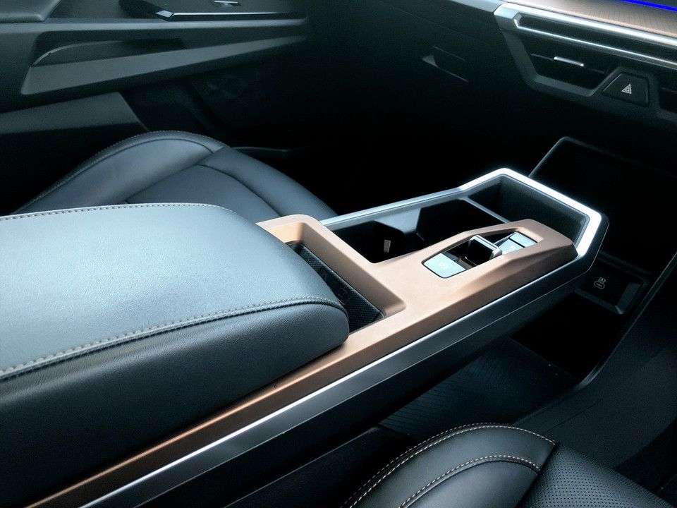 2024 KGM TORRES 2024 KGM TORRES