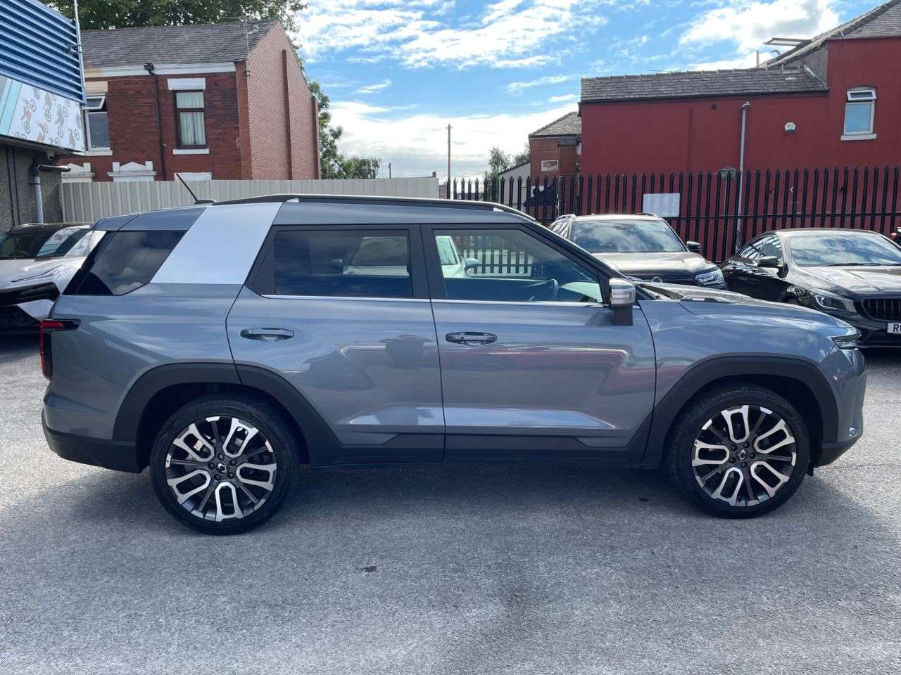 2024 KGM TORRES 2024 KGM TORRES