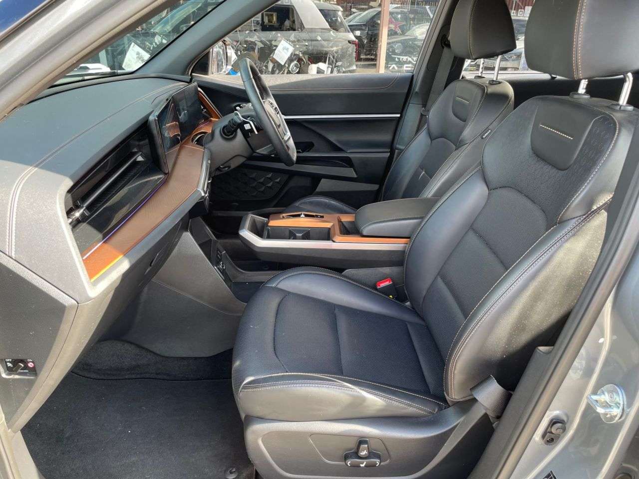 2024 KGM TORRES 2024 KGM TORRES