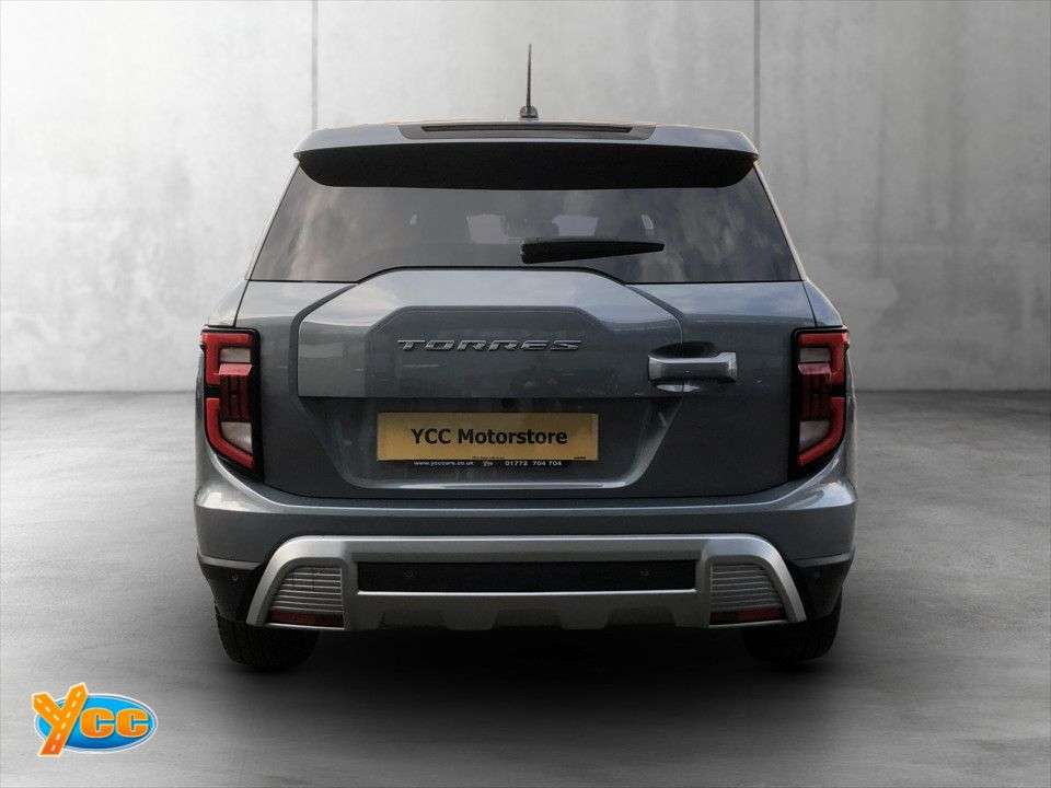 2024 KGM TORRES 2024 KGM TORRES