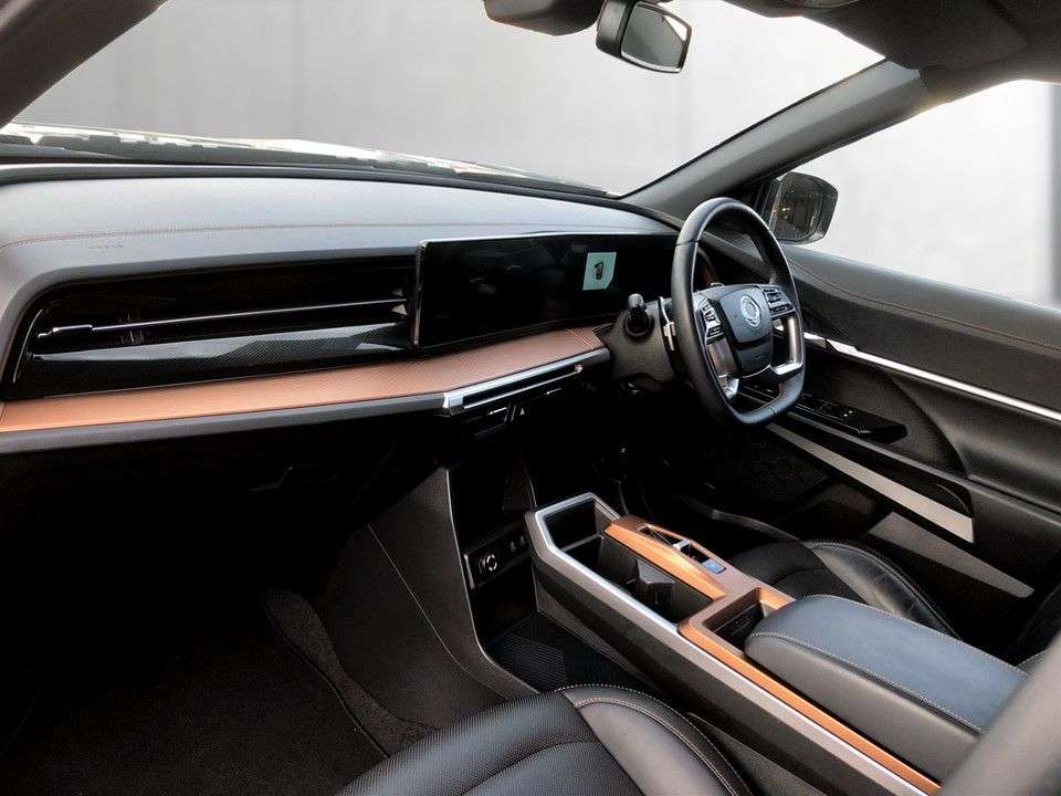 2024 KGM TORRES 2024 KGM TORRES