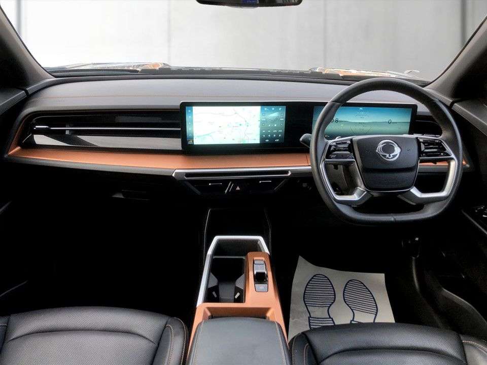 2024 KGM TORRES 2024 KGM TORRES