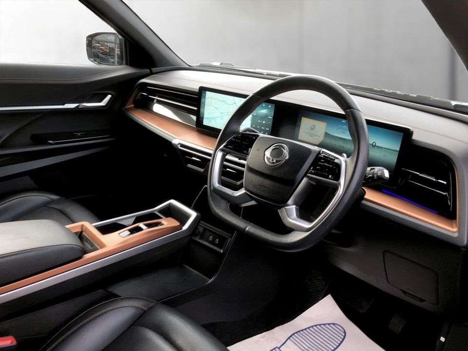 2024 KGM TORRES 2024 KGM TORRES