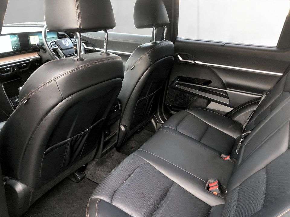 2024 KGM TORRES 2024 KGM TORRES