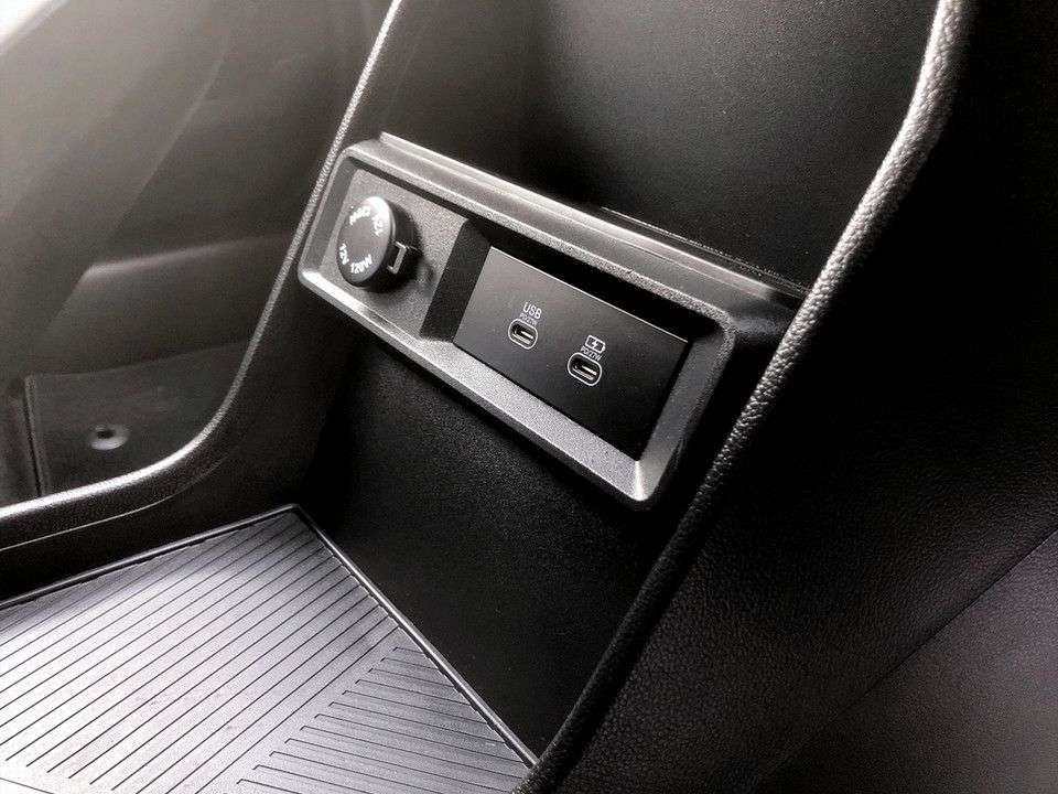 2024 KGM TORRES 2024 KGM TORRES