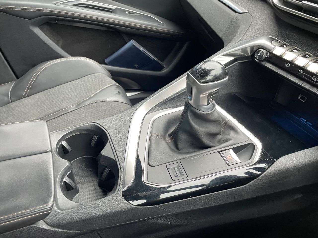 2017 PEUGEOT 3008 2017 PEUGEOT 3008