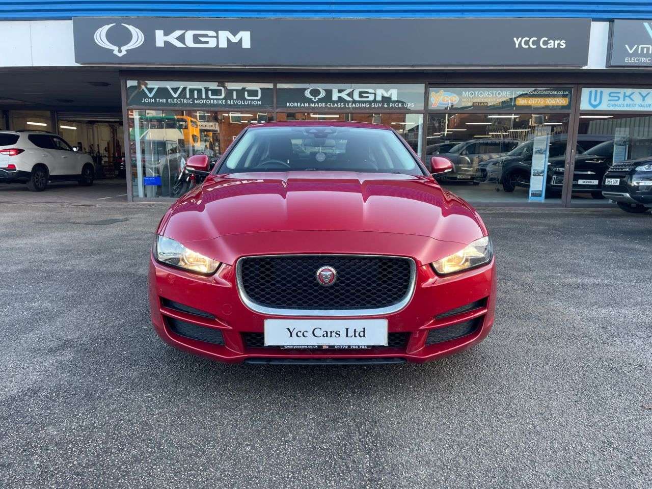 A 2018 JAGUAR XE 2.0d Prestige Saloon 4dr Diesel Auto Euro 6 (s/s) (163 ps) 4 STAMP FULL SER A 2018 JAGUAR XE 2.0d Prestige Saloon 4dr Diesel Auto Euro 6 (s/s) (163 ps) 4 STAMP FULL SER