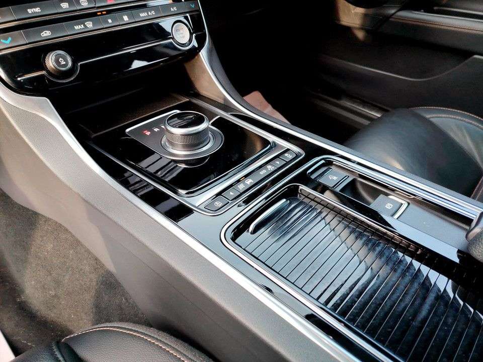 2018 JAGUAR XE 2018 JAGUAR XE