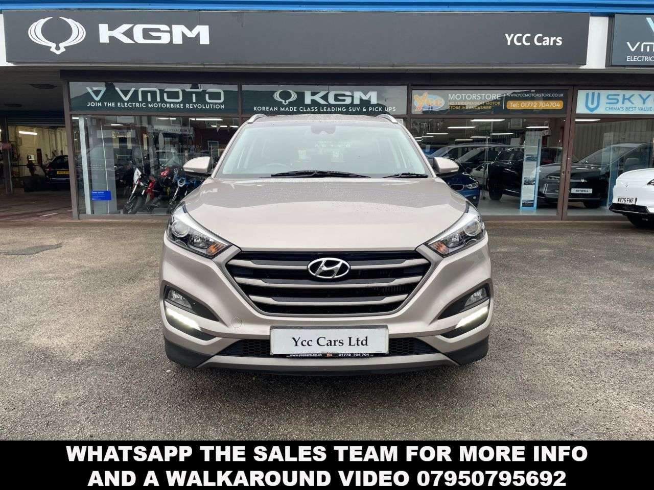 A 2016 HYUNDAI TUCSON 2.0 CRDi SE Nav SUV 5dr Diesel Auto 4WD Euro 6 (136 ps) FREE DELIVERY 9 STA A 2016 HYUNDAI TUCSON 2.0 CRDi SE Nav SUV 5dr Diesel Auto 4WD Euro 6 (136 ps) FREE DELIVERY 9 STA