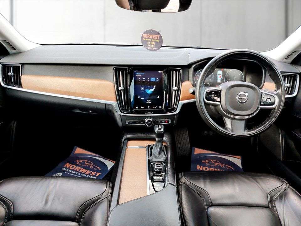 2017 VOLVO V90 2017 VOLVO V90