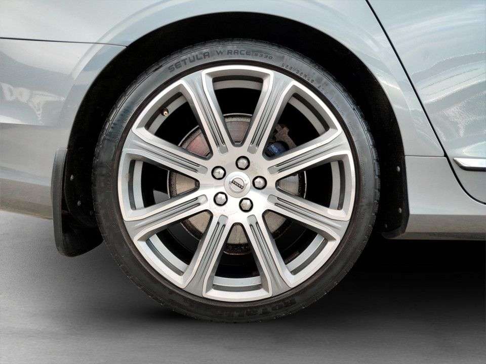 2017 VOLVO V90 2017 VOLVO V90