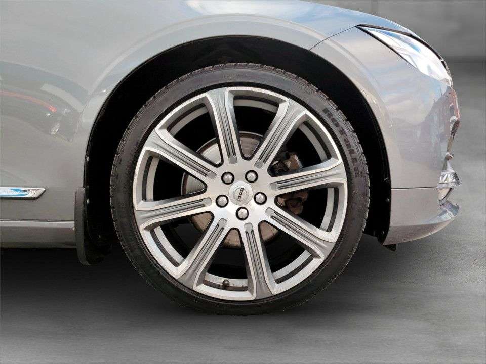 2017 VOLVO V90 2017 VOLVO V90