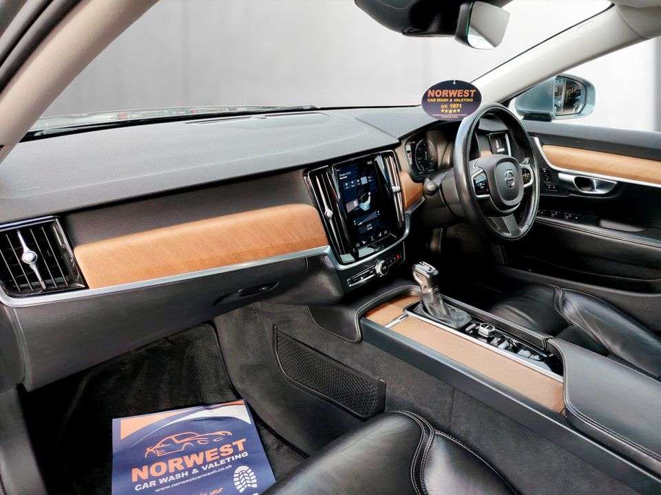 2017 VOLVO V90 2017 VOLVO V90