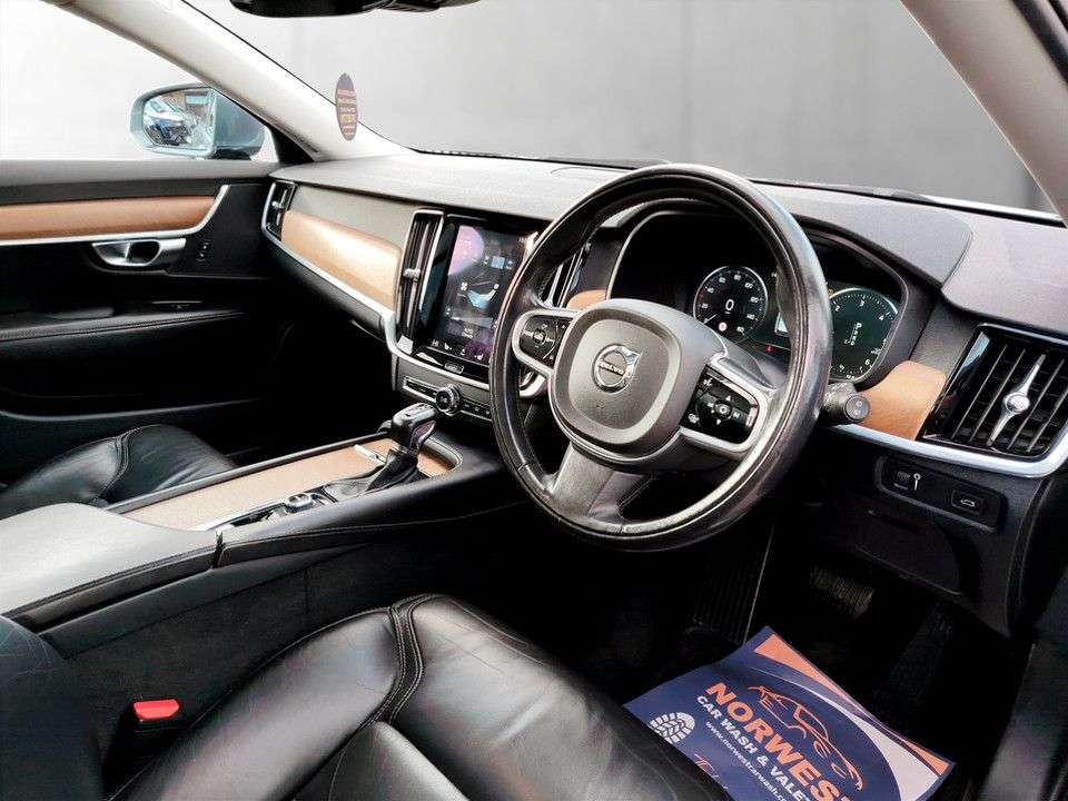 2017 VOLVO V90 2017 VOLVO V90