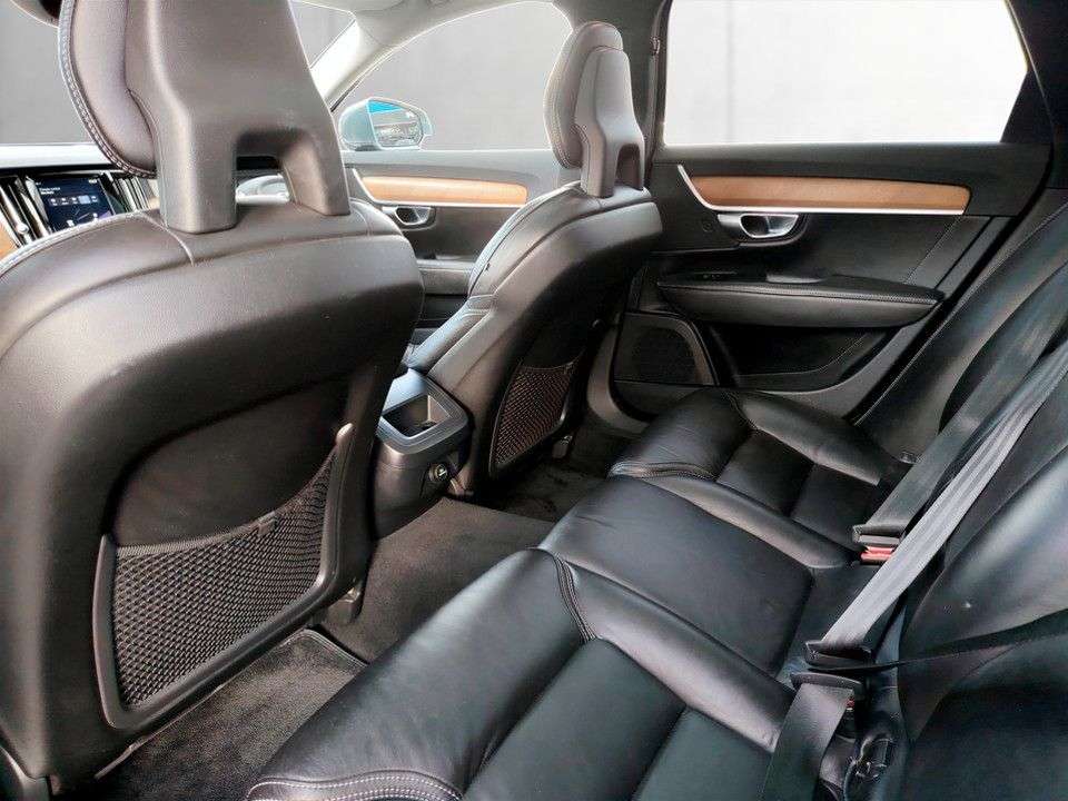 2017 VOLVO V90 2017 VOLVO V90