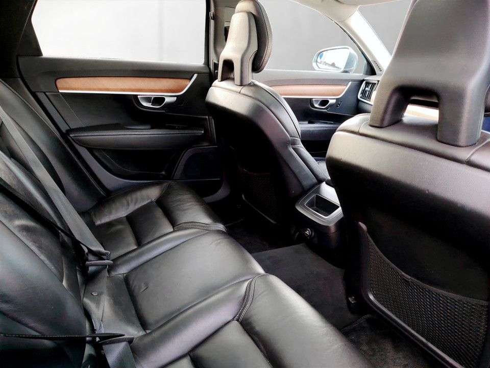 2017 VOLVO V90 2017 VOLVO V90