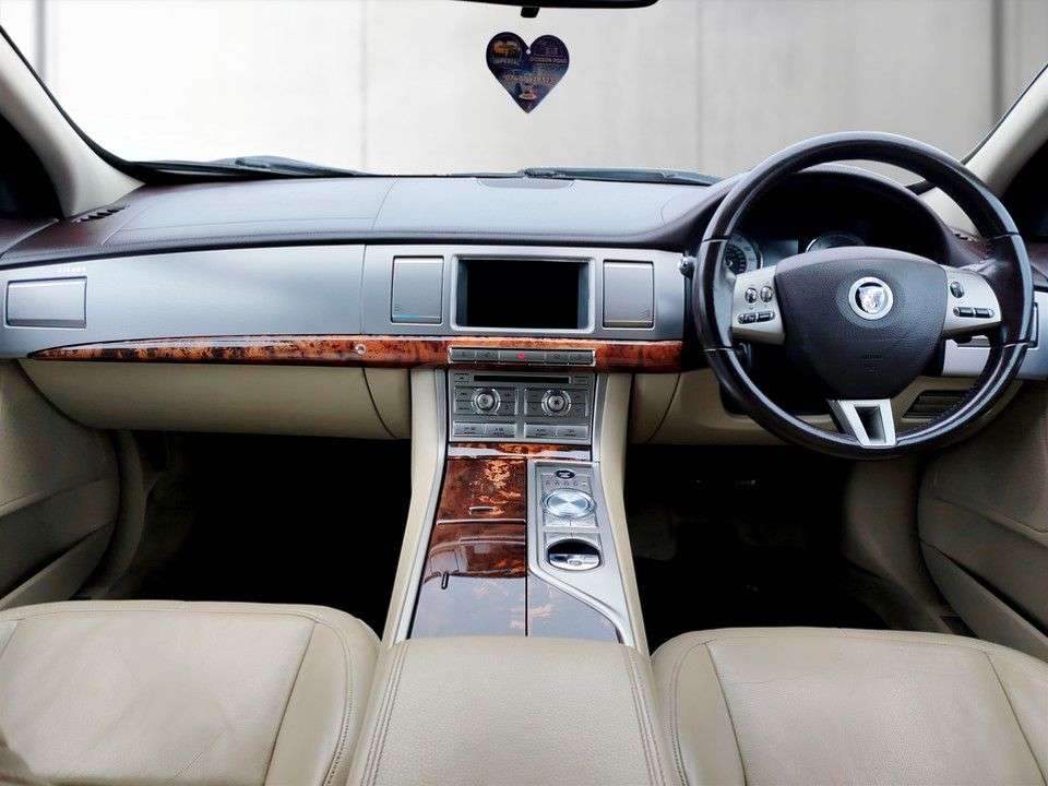 2011 JAGUAR XF 2011 JAGUAR XF