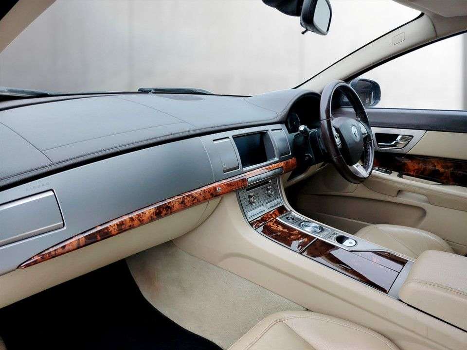 2011 JAGUAR XF 2011 JAGUAR XF