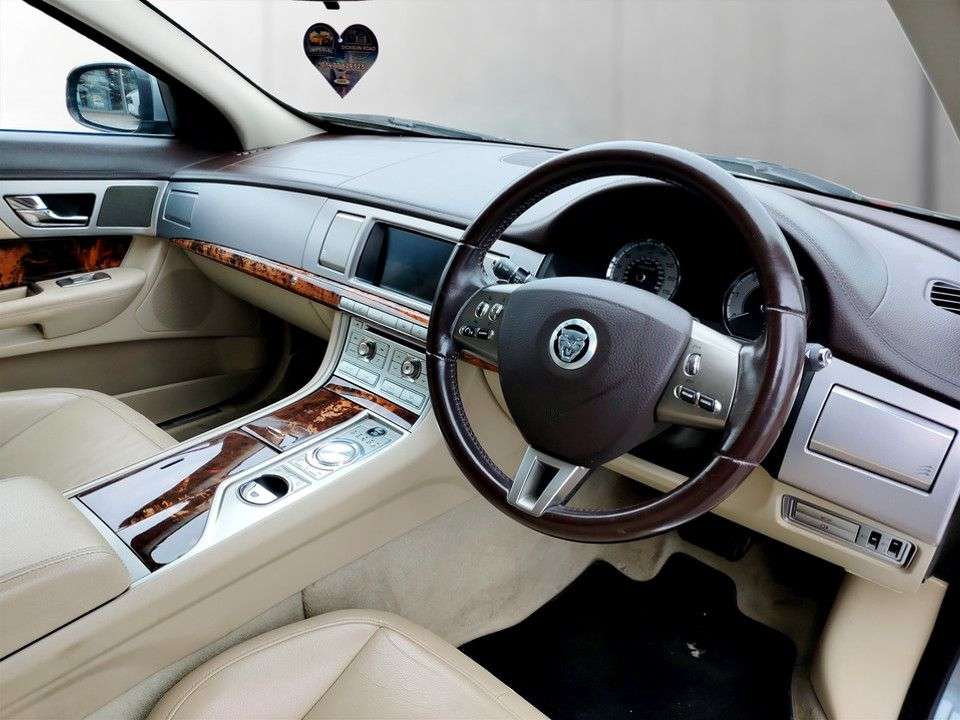 2011 JAGUAR XF 2011 JAGUAR XF