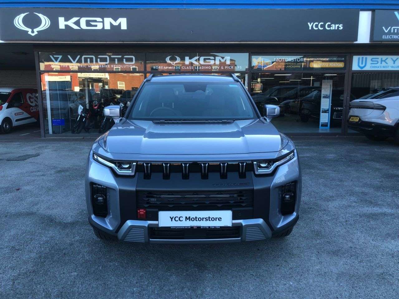 A 2026 KGM TORRES 1.5h K40 SUV 5dr Petrol Hybrid Auto Euro 6 (s/s) (176 ps) 5YR WTY * TOP SPE A 2026 KGM TORRES 1.5h K40 SUV 5dr Petrol Hybrid Auto Euro 6 (s/s) (176 ps) 5YR WTY * TOP SPE