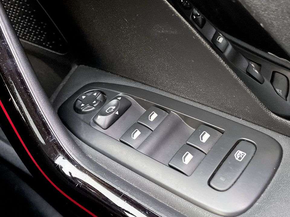 2017 PEUGEOT 2008 2017 PEUGEOT 2008