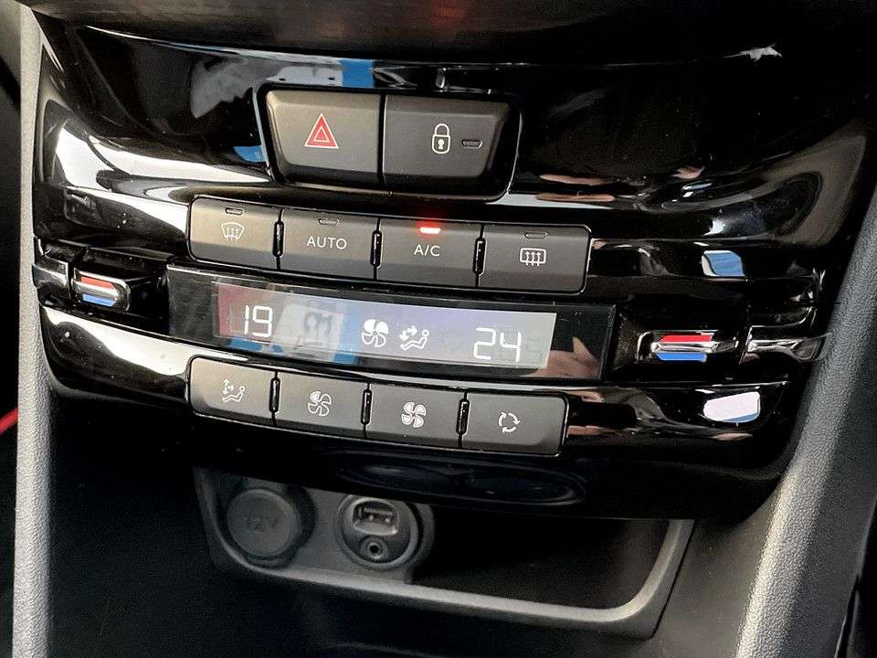 2017 PEUGEOT 2008 2017 PEUGEOT 2008