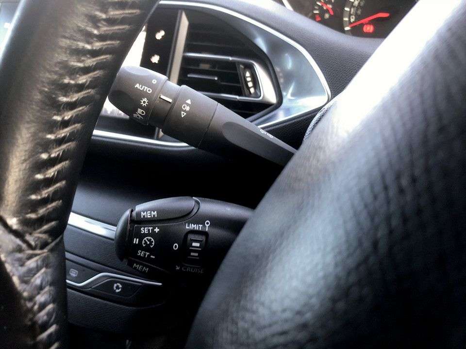 2017 PEUGEOT 308 2017 PEUGEOT 308