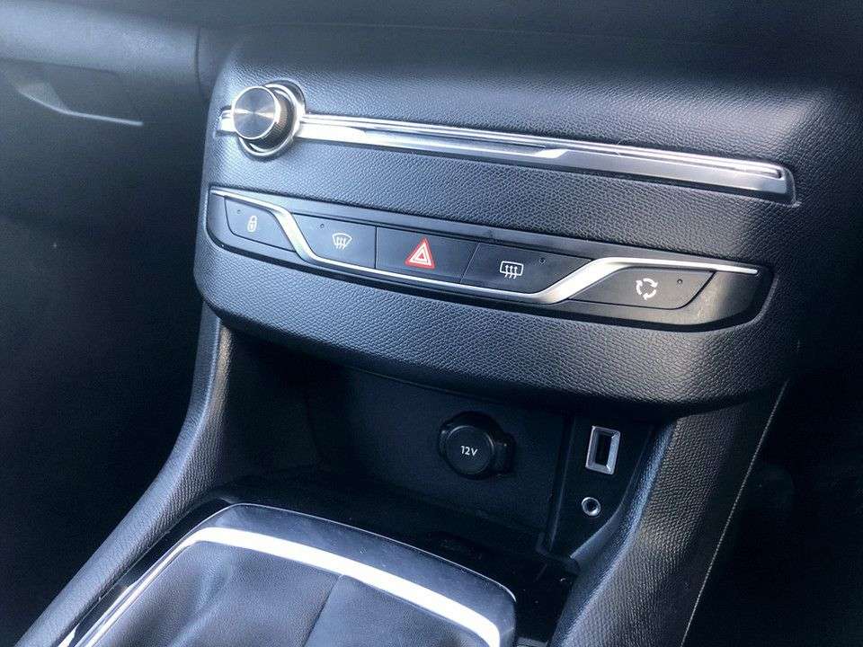 2017 PEUGEOT 308 2017 PEUGEOT 308